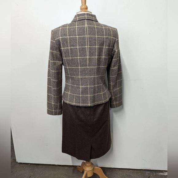 VINTAGE Pendleton Brown Wool Plaid Skirt Suit with Blazer 10 - Picture 3 of 13